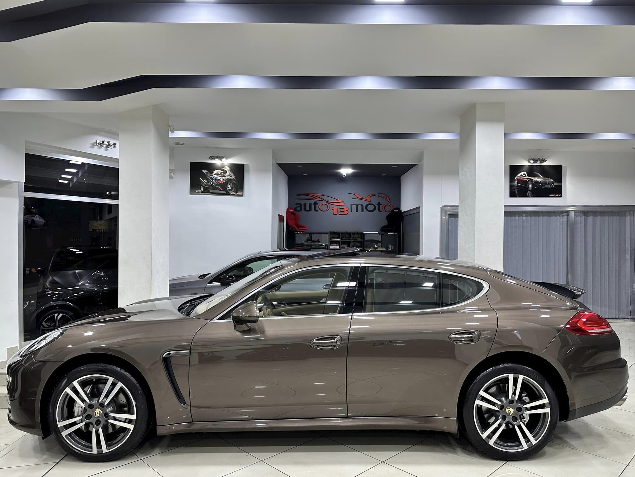 voiture Break Porsche PANAMERA 4S